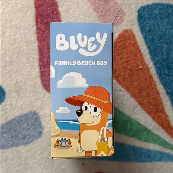 Bluey Family Beach Day 4-Pack Figures Set - Picture 4 of 5